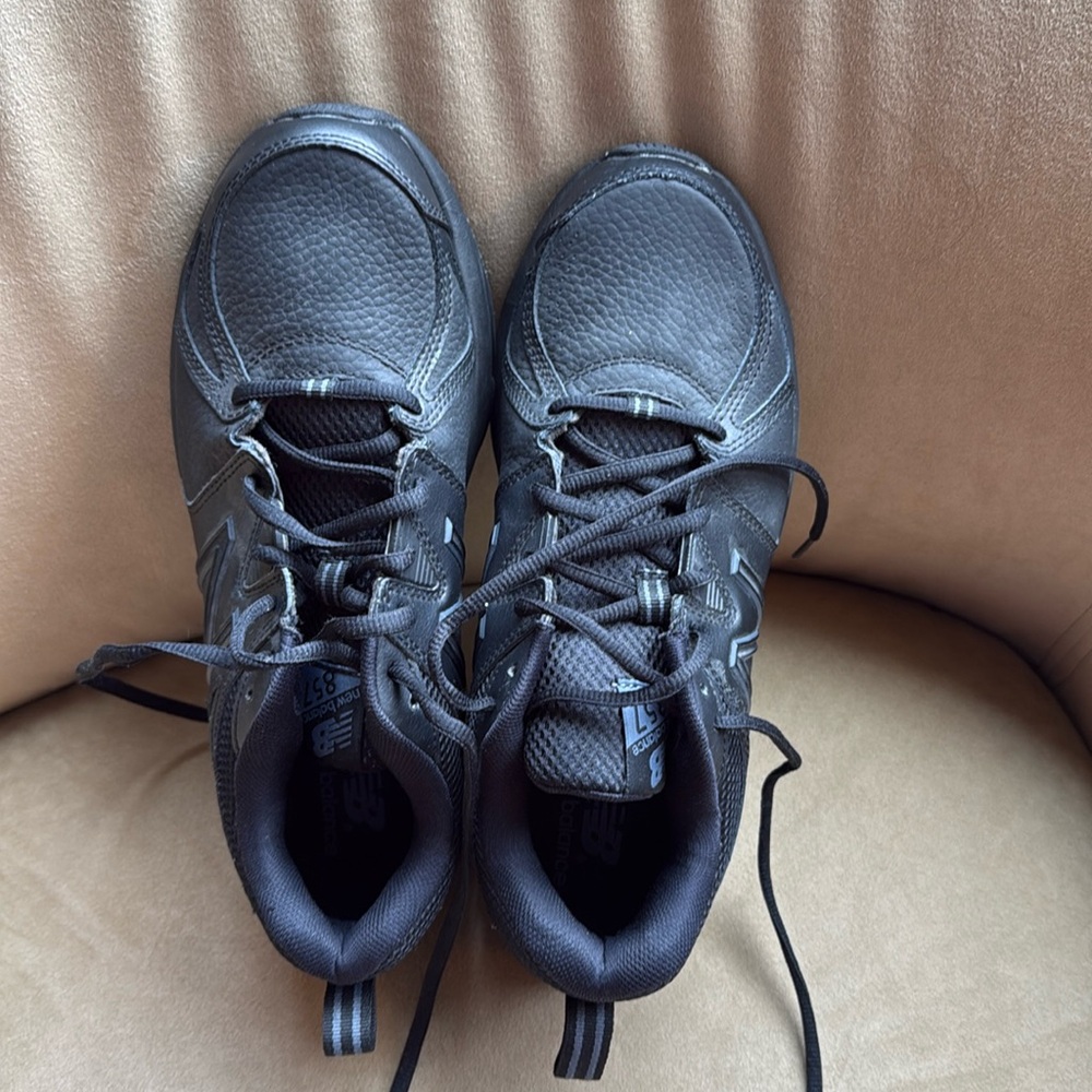 NWOT New Balance 857